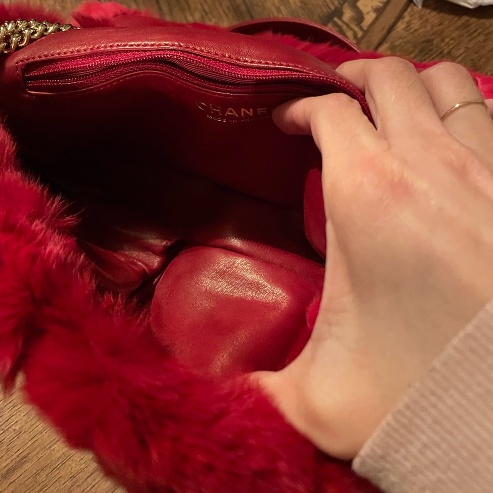 Chanel limited edition red rabbit fur bag - Picture 3 of 7